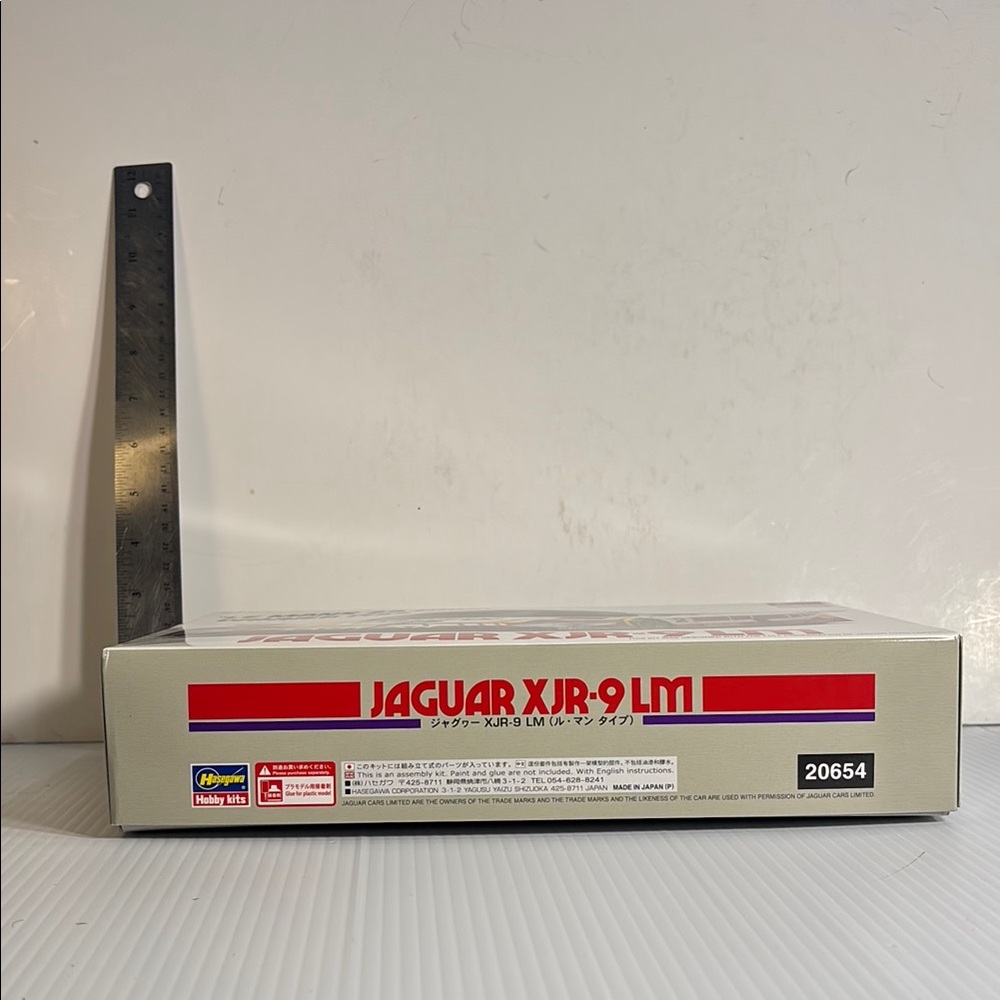 Hasegawa 1/24 Jaguar XJR-9 LM Model Kit Vintage Kit - Picture 2 of 6